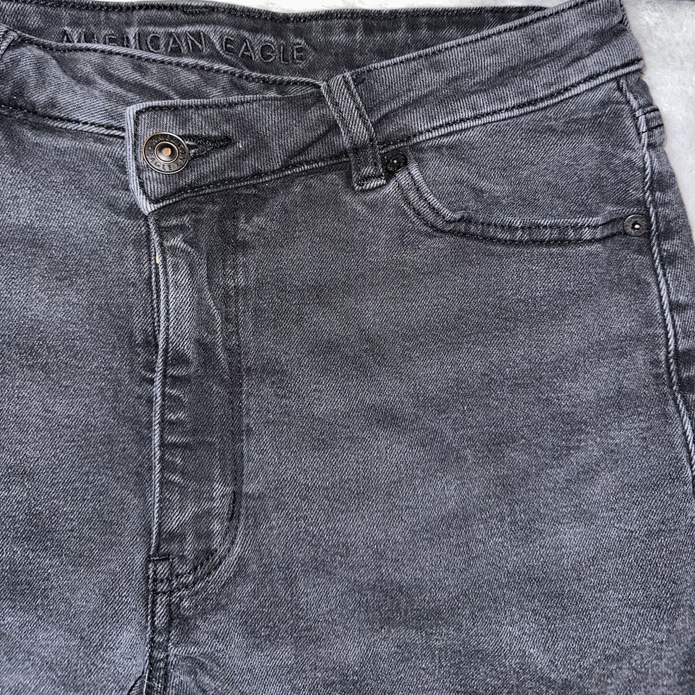 American Eagle Next Level Stretch Black Distressed Highest Rise Mom Shorts Sz 8